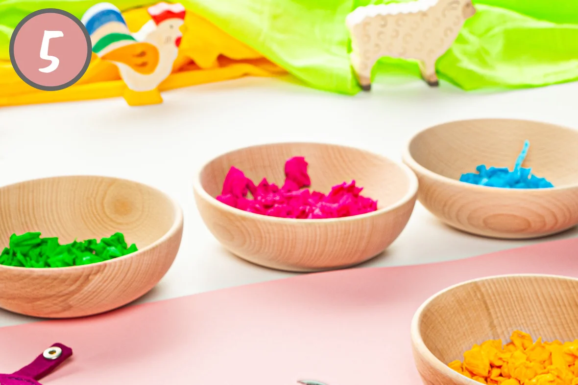 Schritt 5 Icon + Schalen mit den kleinen Kügelchen sortiert in Farben