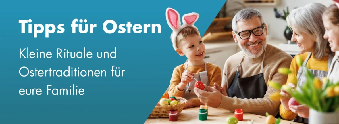 Eine Familie sitzt fröhlich zusammen am Tisch und bastelt zusammen Sachen für Ostern.