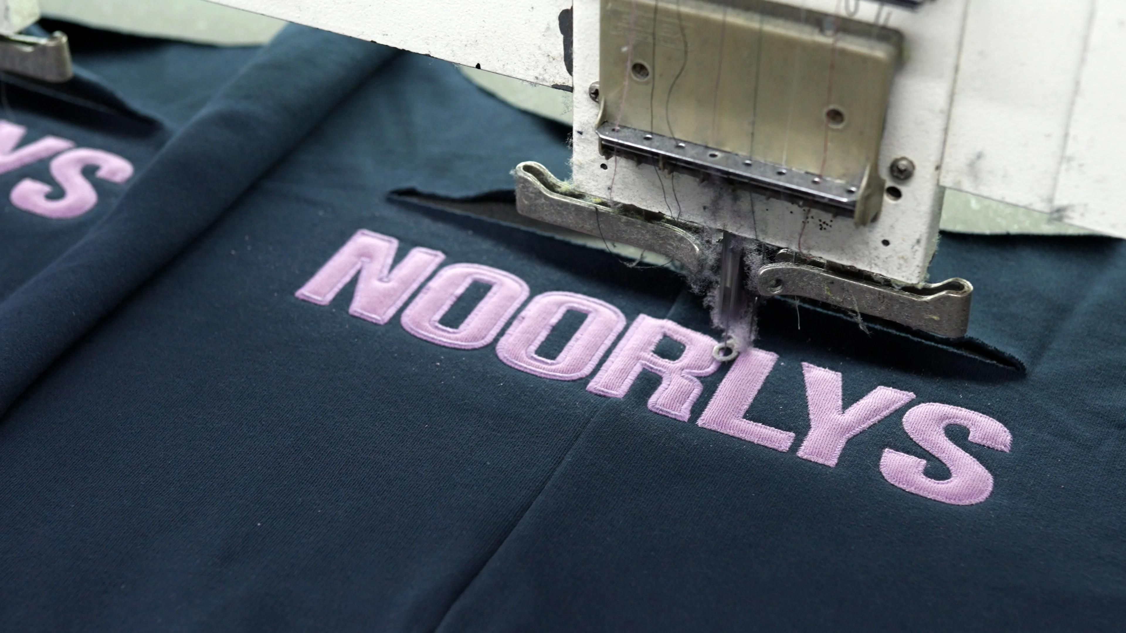 Ausschnitt aus der qualitativ hochwertigen Produktion eines Noorlys Hoodie
