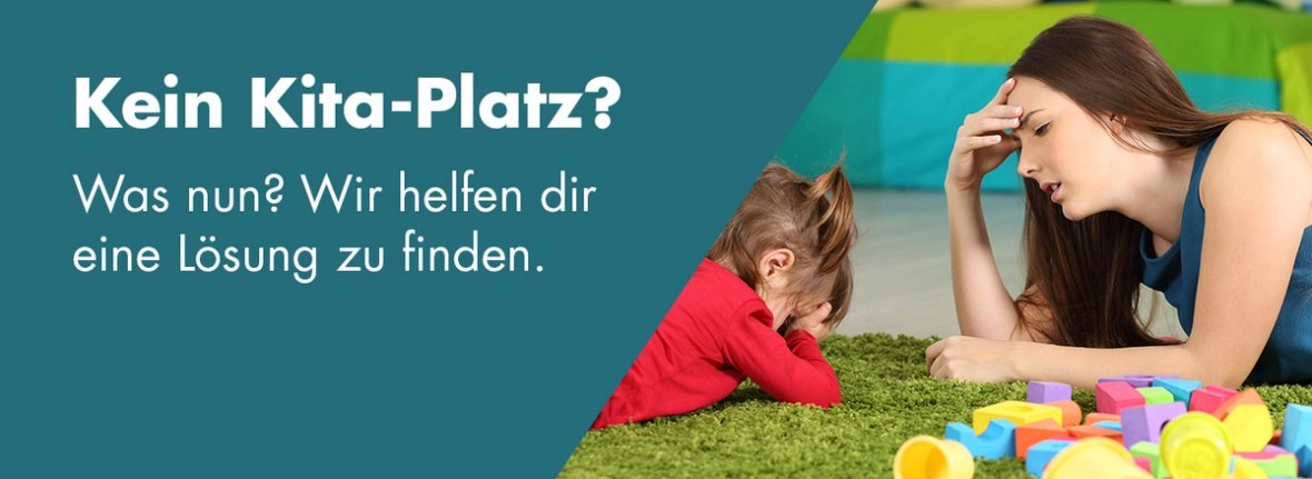 Wütendes Baby und müde Mutter in einem Zimmer