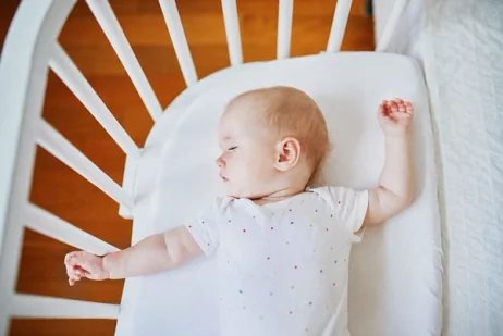 Babybett & Schlafzubehör – alles für den behüteten Schlaf deines Babys