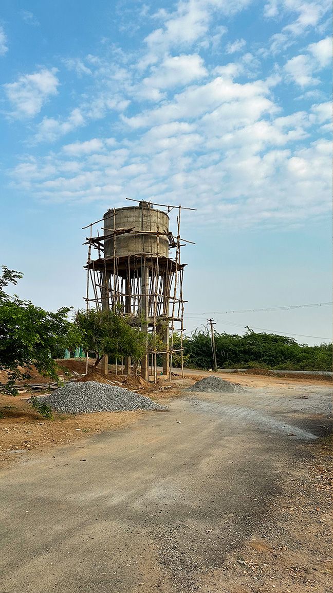 Wasserturm bei der Baum-Plantage