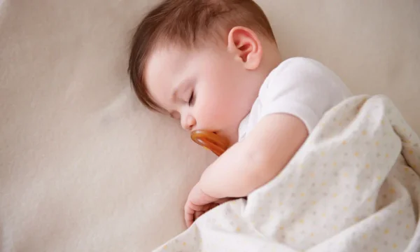 Wie lange brauchen Babys und Kleinkinder einen Mittagsschlaf?