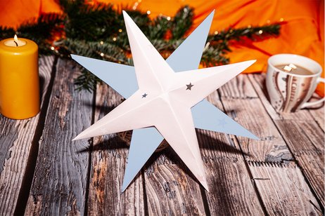 Weihnachtssterne basteln mit Kindern