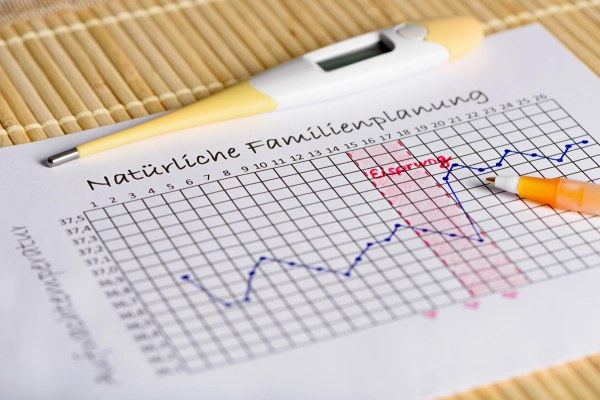 Eisprung Planer mit Stift und eingetragenen Messwerten