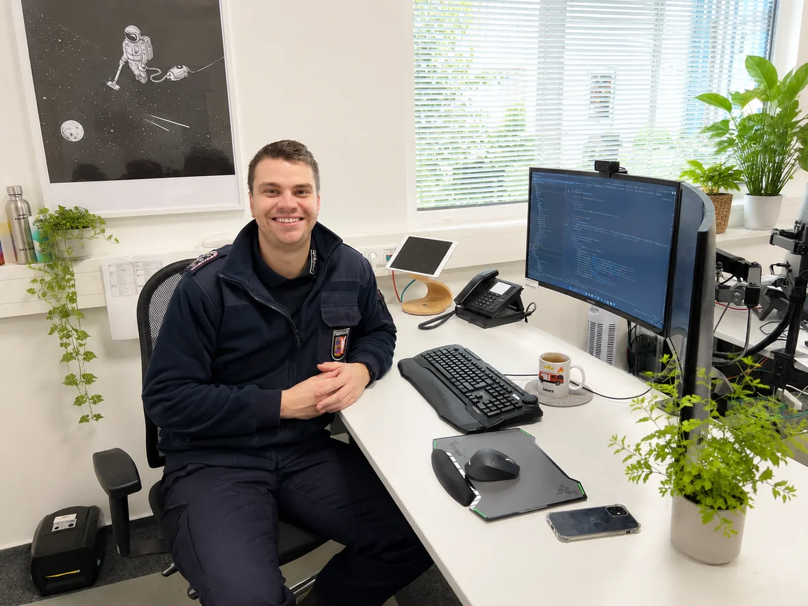 Jannes in seiner Arbeitsumgebung