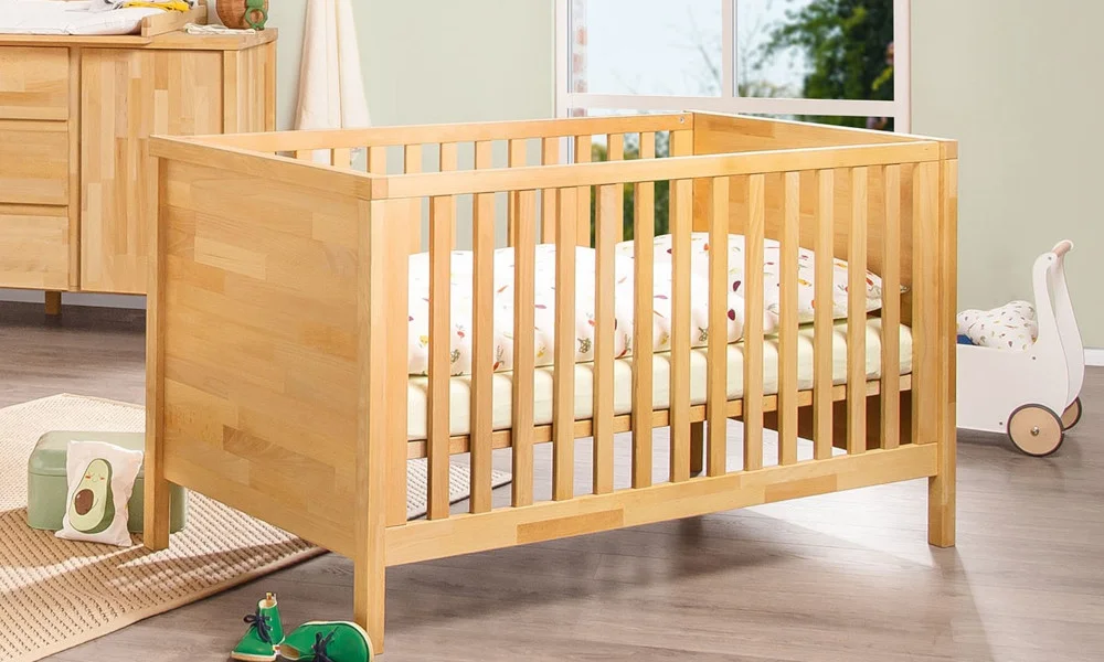 Pinolino Massivholzbett für Babys und Kleinkinder