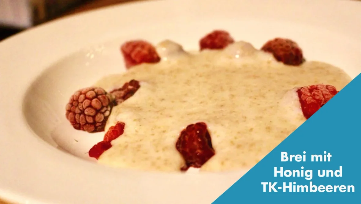 Getreidebrei mit Himbeeren