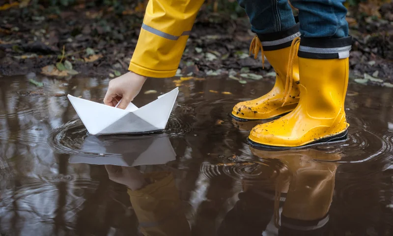 Wetterbekleidung für Kinder, die gerne draußen spielen