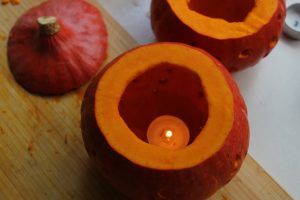 Kürbis mit Teelicht