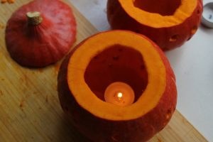 Kürbis mit Teelicht