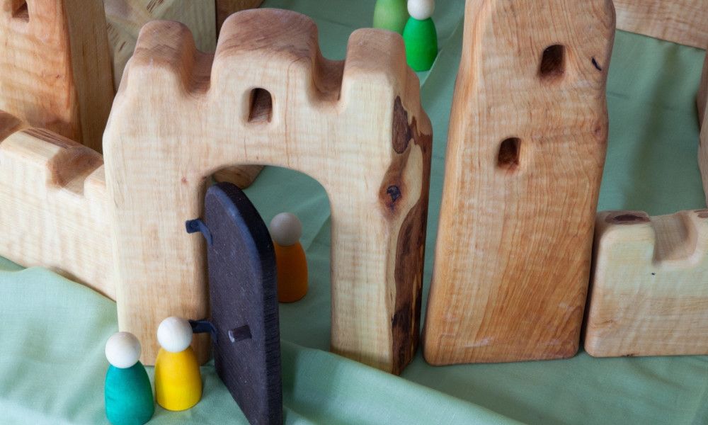 Ritterburg zum Spielen aus unbehandeltem Holz