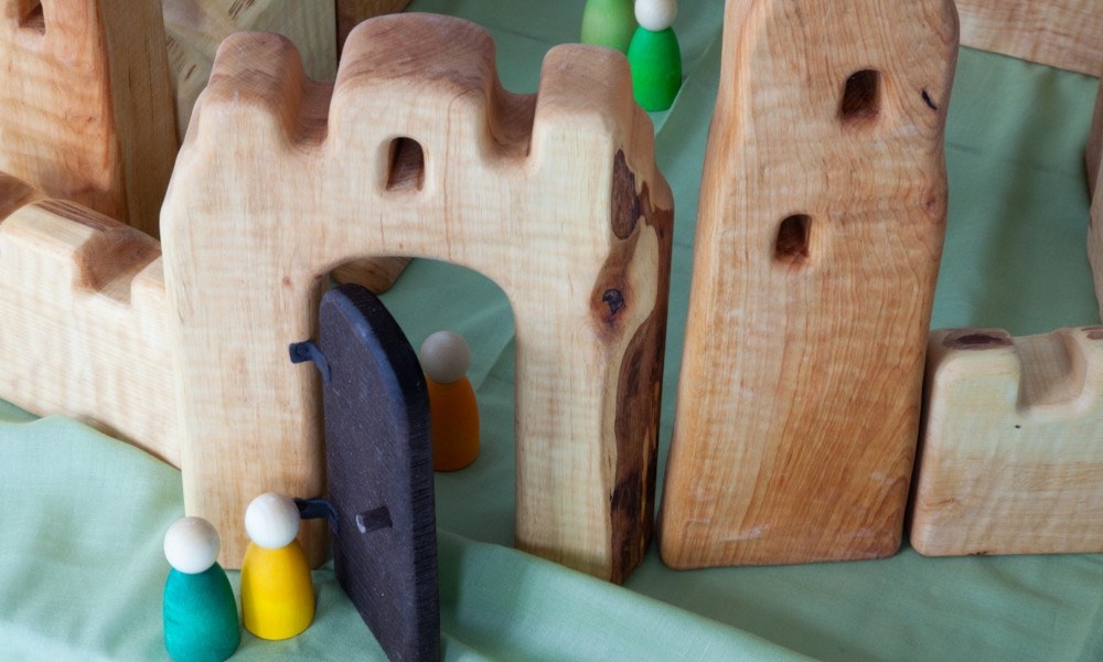 Ritterburg zum Spielen aus unbehandeltem Holz