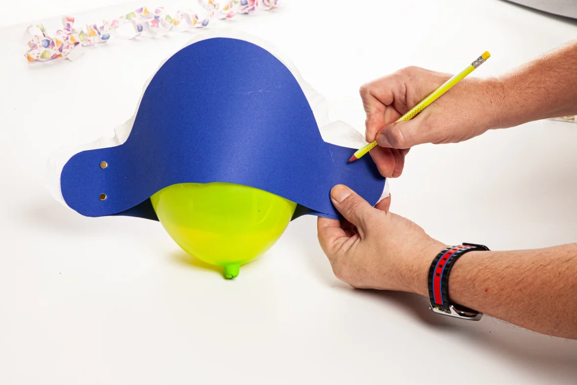 Schritt 3 Hut anpassen und zweite Befestigung anbringen