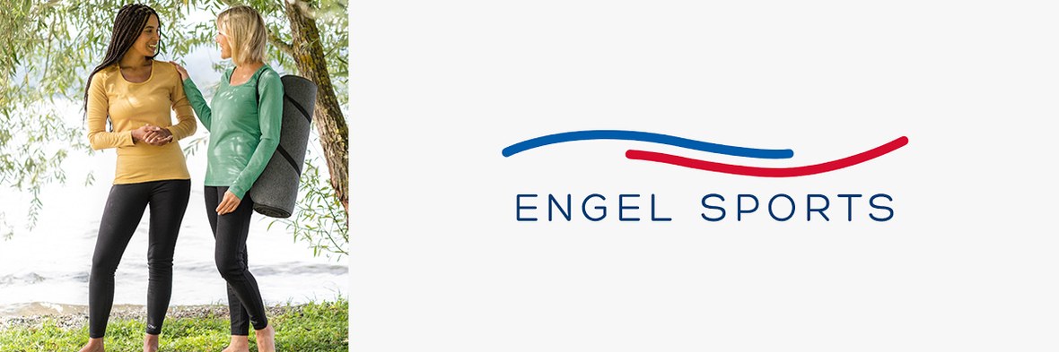 Zwei Frauen auf dem Weg zum Yoga im Park