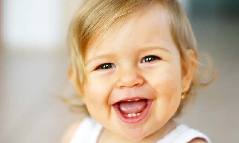 Guck' mal, ein Zahn! Interessantes zum Zahnen bei Babys