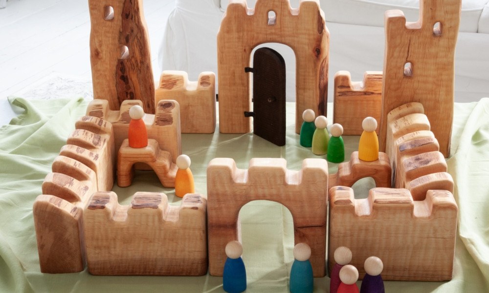 Ritterburg aus unbehandelten Holzbausteinen