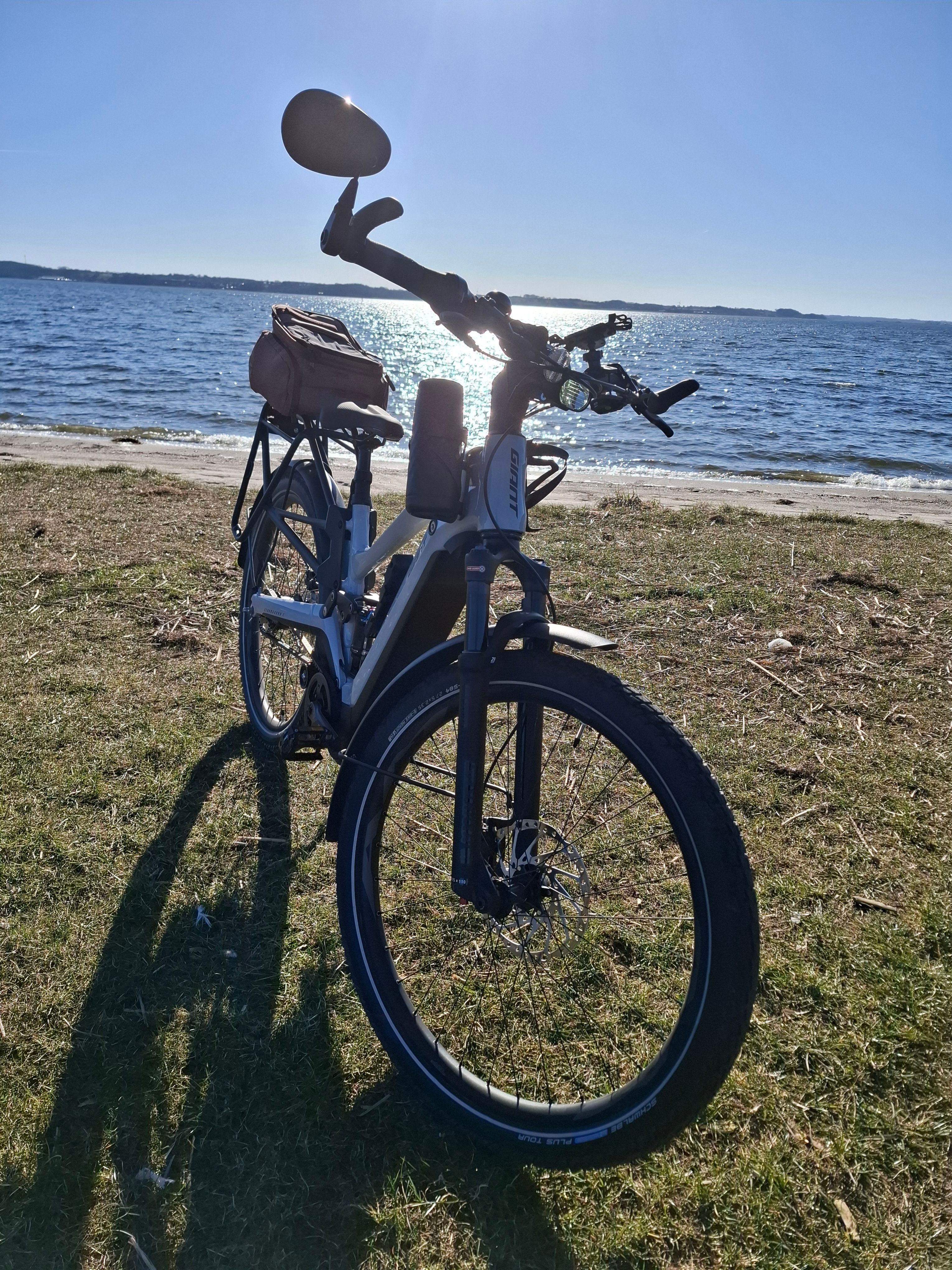 Saschas Fahrrad mit Blick auf die Ostsee