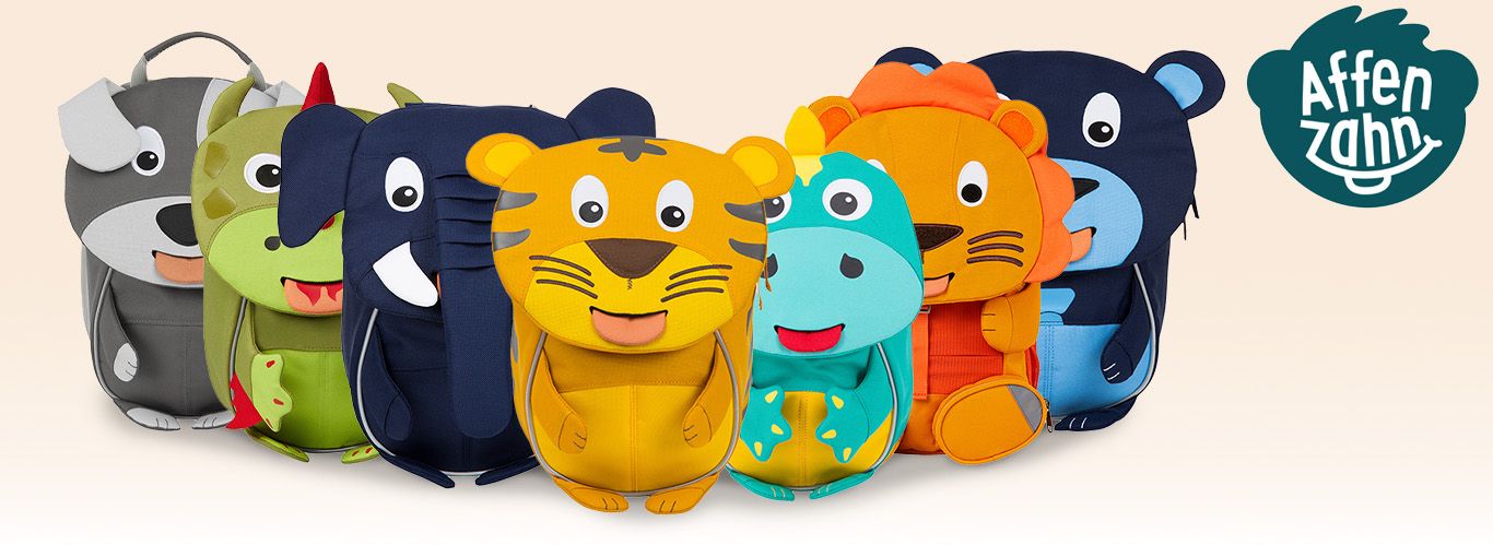 Affenzahn Rucksäcke aufgereiht.