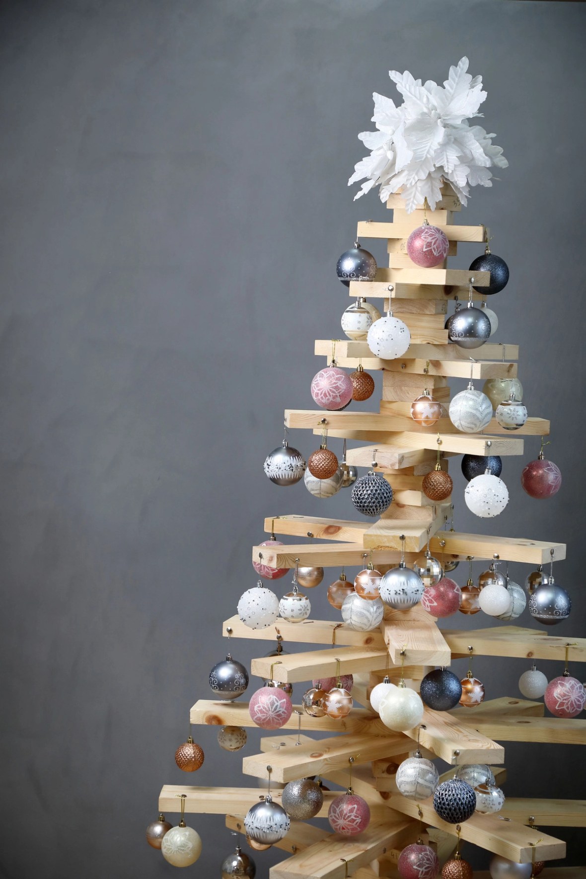 Ein wiederverwendbarer Weihnachtsbaum aus Holz
