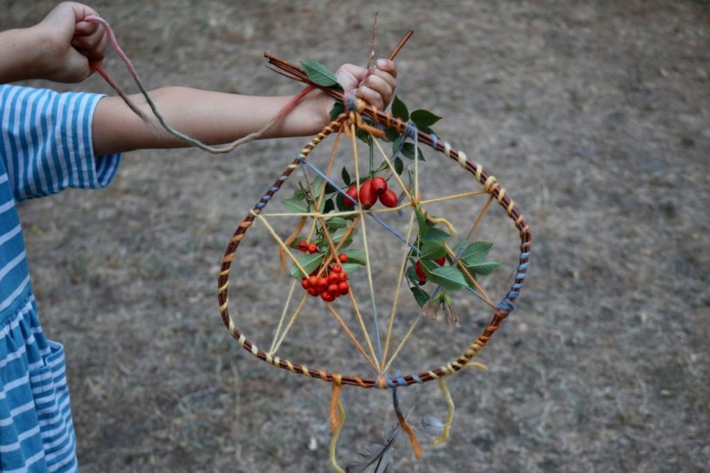 Kunterbunter, selbst gebastelter Traumfänger