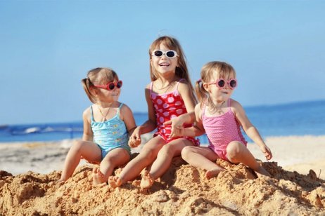 Dein Strandtag-Planer – mit Baby & Kleinkind entspannt ans Wasser